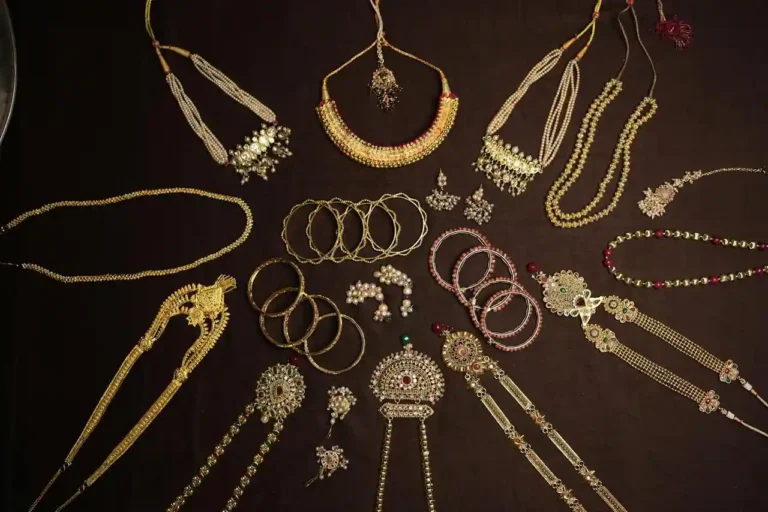 Bijoux tendance du moment : lesquels adopter et porter
