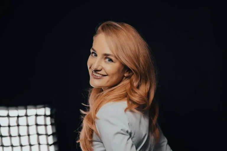 Cheveux mi-long dégradé : la coupe qui donne du mouvement sans tout sacrifier