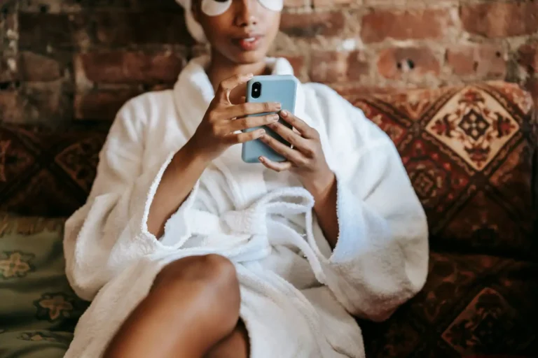 Comment flirter par message sans en faire trop