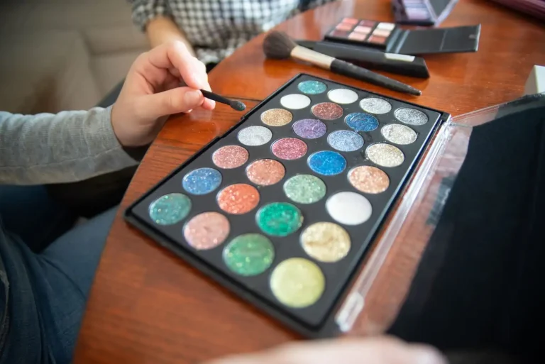 Maquillage de clown : le guide pas à pas pour un visage réussi