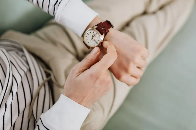 Montre femme automatique : comment la choisir (et l&rsquo;entretenir)