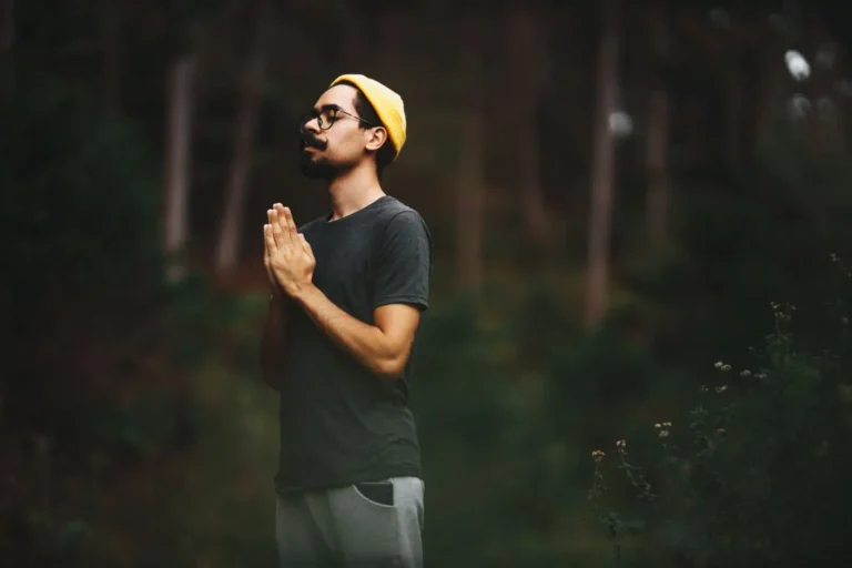 Spiritualité et religion : quelle différence, et comment les vivre