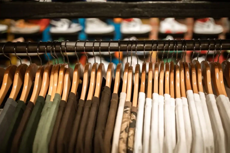 Vêtements de seconde main : où acheter et comment bien choisir