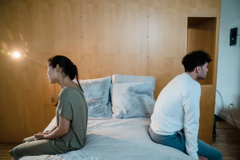 Crise de couple et chambre à part : symptôme ou solution ?