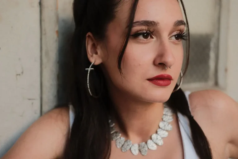 Maquillage années 90 : les codes d&rsquo;une décennie à revisiter