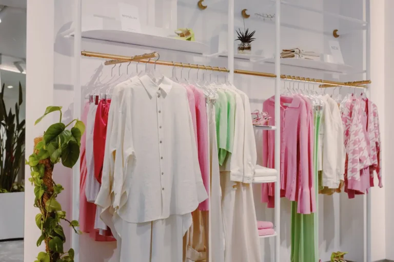 Vêtements et accessoires en L : la liste définie