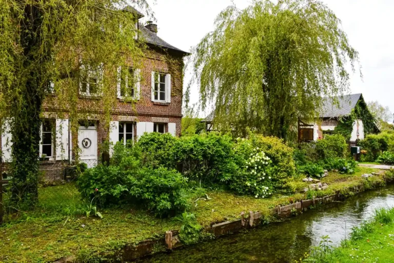 Vêtements de la vallée de la Sée : héritage et tenue
