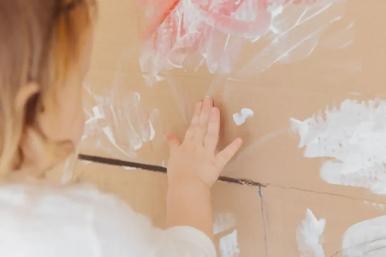 Activité manuelle hiver en crèche : quoi faire selon l&rsquo;âge