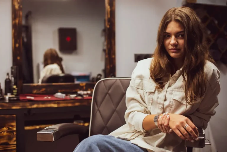 Cheveux marron : quelle nuance choisir et comment l&rsquo;entretenir
