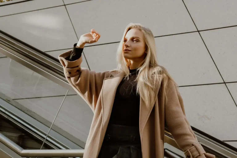Tendance mode femme automne-hiver 2025 : les repères de la saison