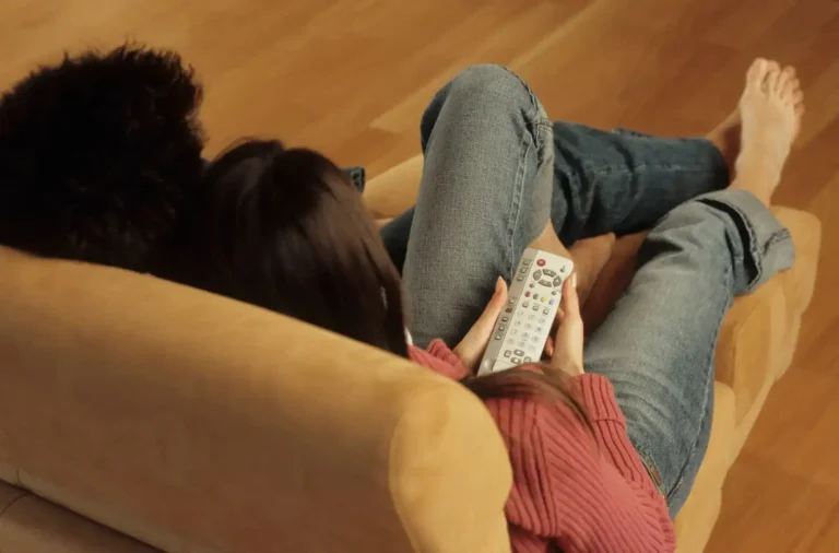 Programme TV du soir gratuit : éviter les pièges qui coûtent cher